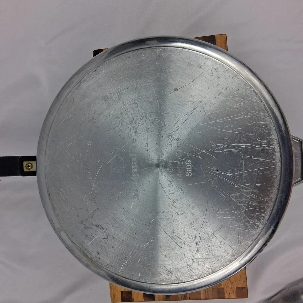 Magnalite Classic S109 Cast Aluminum 11.25 Inch Skillet Sauté Pan w/ Lid Silver